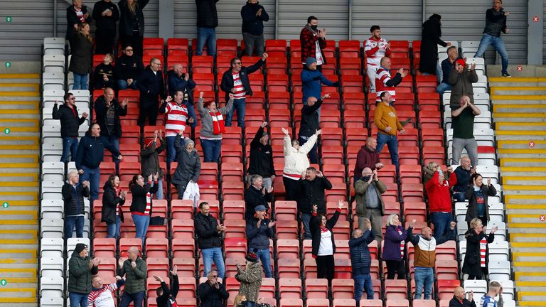  Leigh fans celebrate their team's second try