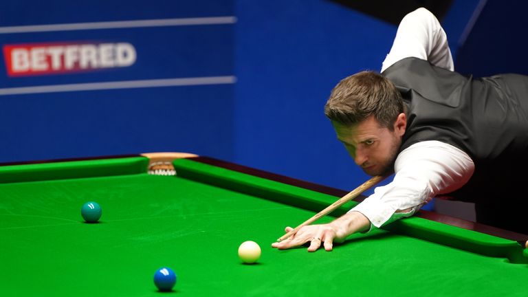 Mark Selby disfrutó de una sesión nocturna dominante para tomar una ventaja de 10-7