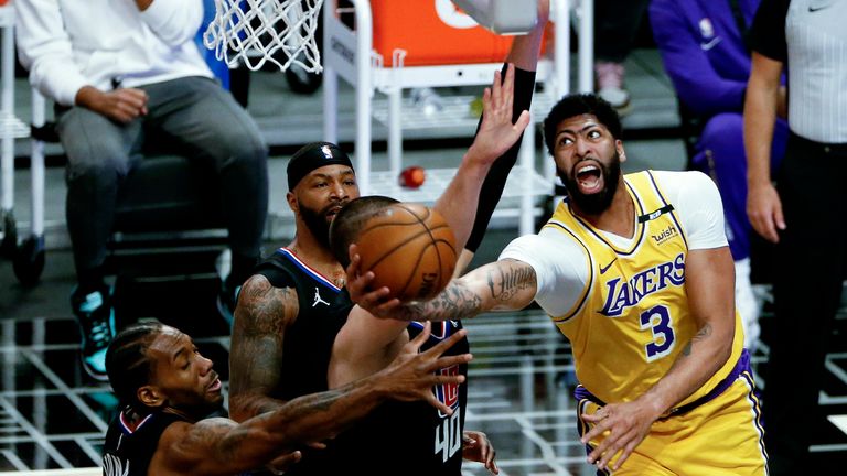 Los Angeles Lakers&#39; Anthony Davis (3) shoots while defended by Los Angeles Clippers&#39; Kawhi Leonard, left, during the first half of an NBA basketball game Thursday, May 6, 2021, in Los Angeles. (AP Photo/Ringo H.W. Chiu)


