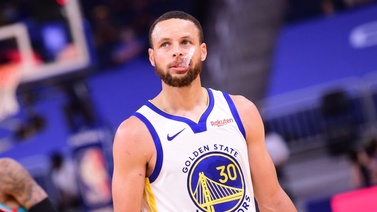 Golden State Warriors star Steph Curry gives jersey to soccer star