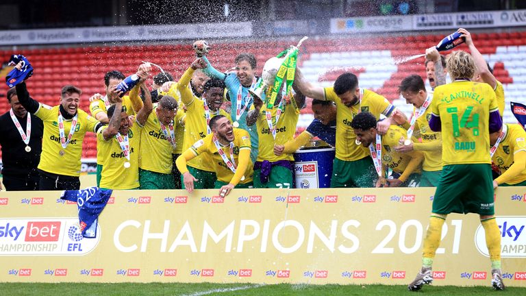 Norwich City celebrate with the trophy after the Sky Bet Championship match at Oakwell Stadium