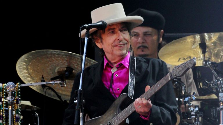 La légende de la musique Bob Dylan est devenue le parrain d'honneur du fonds - Willis était un tel fan, il a ajouté Dylan comme deuxième prénom