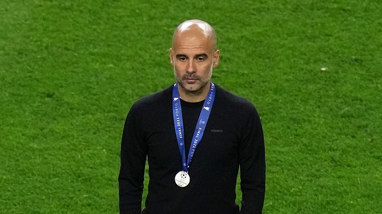 El técnico del Manchester City, Pep Guardiola, tras el pitido final durante el partido final de la Liga de Campeones de la UEFA celebrado en el Estadio do Dragao en Oporto, Portugal.