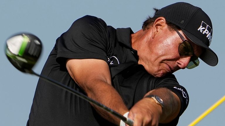 Mickelson birdied five of his last eight holes to seize the outright lead