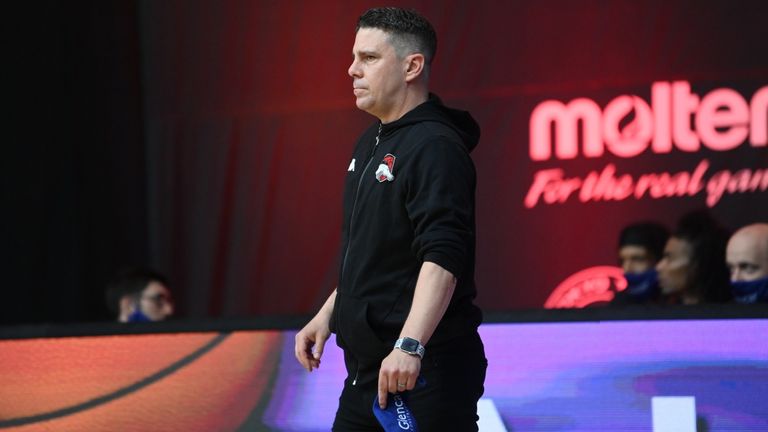 Rob Paternostro picks up his sixth Coach of the Year award. Image: BBL