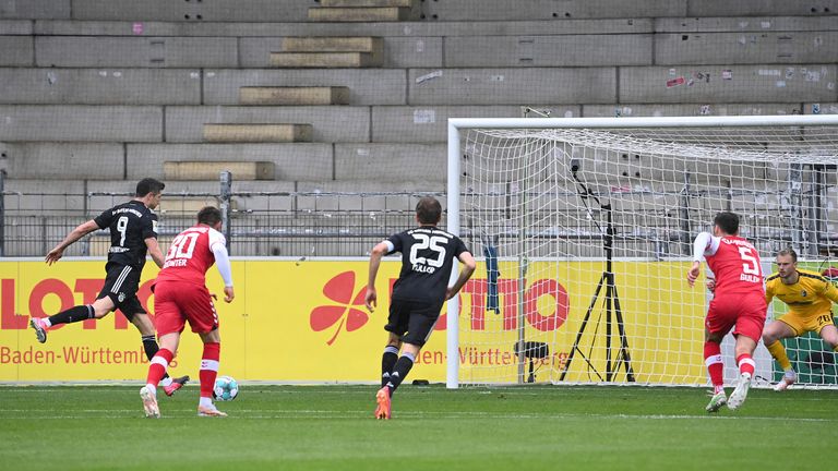 Le but de Robert Lewandowski est venu du point de penalty peu avant la demi-heure