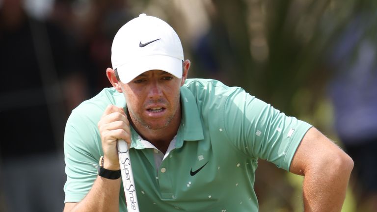 Rory McIlroy mezcló dos birdies con cuatro bogeys durante su tercera ronda