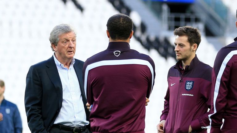 England manager Roy Hodgson (right) speaks Andros Townsend (centre right), Ryan Mason (centre) and Harry Kane (left) during a visit to the Juventus Stadium, Turin, Italy.