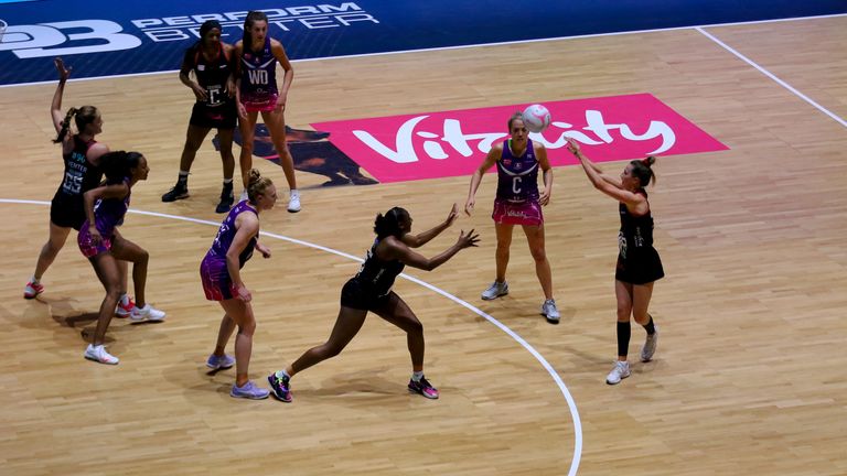 Saracens Mavericks in Vitality Netball Superleague action (Image Credit - Ben Lumley)