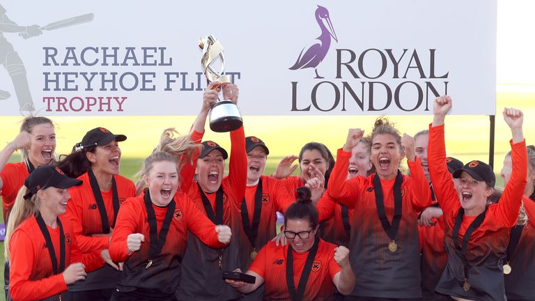 Southern Vipers celebrate winning Rachael Heyhoe Flint Trophy in 2020 (PA Images)