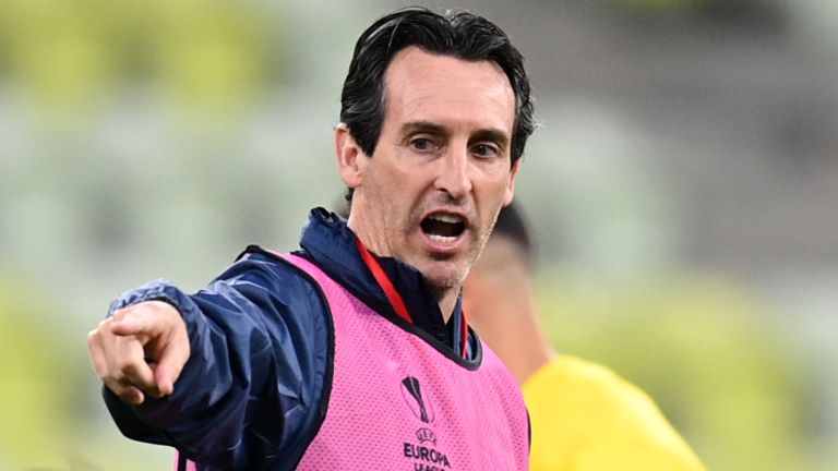 Unai Emery leads Villarreal in a training session before the Europa League final