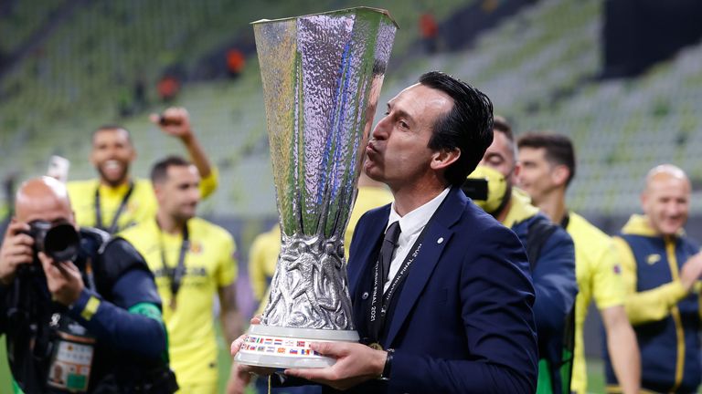 Emery kisses the Europa League trophy in Gdansk