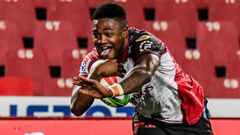 JOHANNESBURG, SOUTH AFRICA - NOVEMBER 07:  Wandisile Simelane of the Lions on the offensive culminating in a try during the Super Rugby Unlocked match between Emirates Lions and Vodacom Bulls at Emirates Airline Park on November 07, 2020 in Durban, South Africa. (Photo by Sydney Sehibedi/Gallo Images)