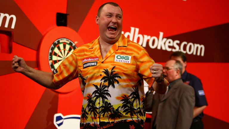 LONDON - DECEMBER 29: Wayne Mardle of England celebrates winning the quarter final match between Phil Taylor of England and Wayne Mardle of England during the 2008 Ladbrokes.com PDC World Darts Championship at Alexandra Palace on December 29, 2007 in London, England. (Photo by Paul Gilham/Getty Images)
