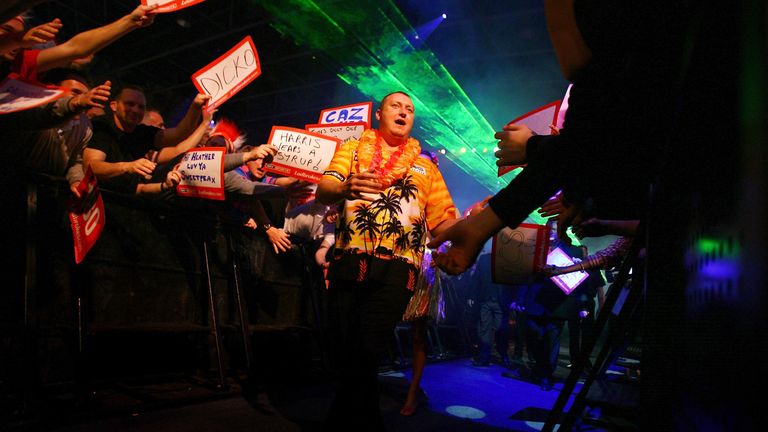 LONDON - DECEMBER 30: Wayne Mardle of England makes his way past the crowd up tp the oche during the semi final match between Wayne Mardle of England and Kirk Shepherd of England during the 2008 Ladbrokes.com PDC World Darts Championship at Alexandra Palace on December 30, 2007 in London, England. (Photo by Paul Gilham/Getty Images)