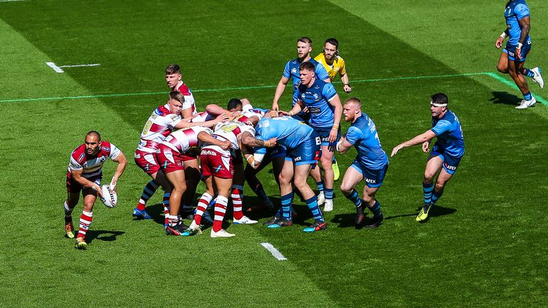 Picture by Alex Whitehead/SWpix.com - 19/04/2019 - Rugby League - Betfred Super League - Wigan Warriors v St Helens - DW Stadium, Wigan, England - Wigan's Thomas Leuluai passes the ball from a scrum.