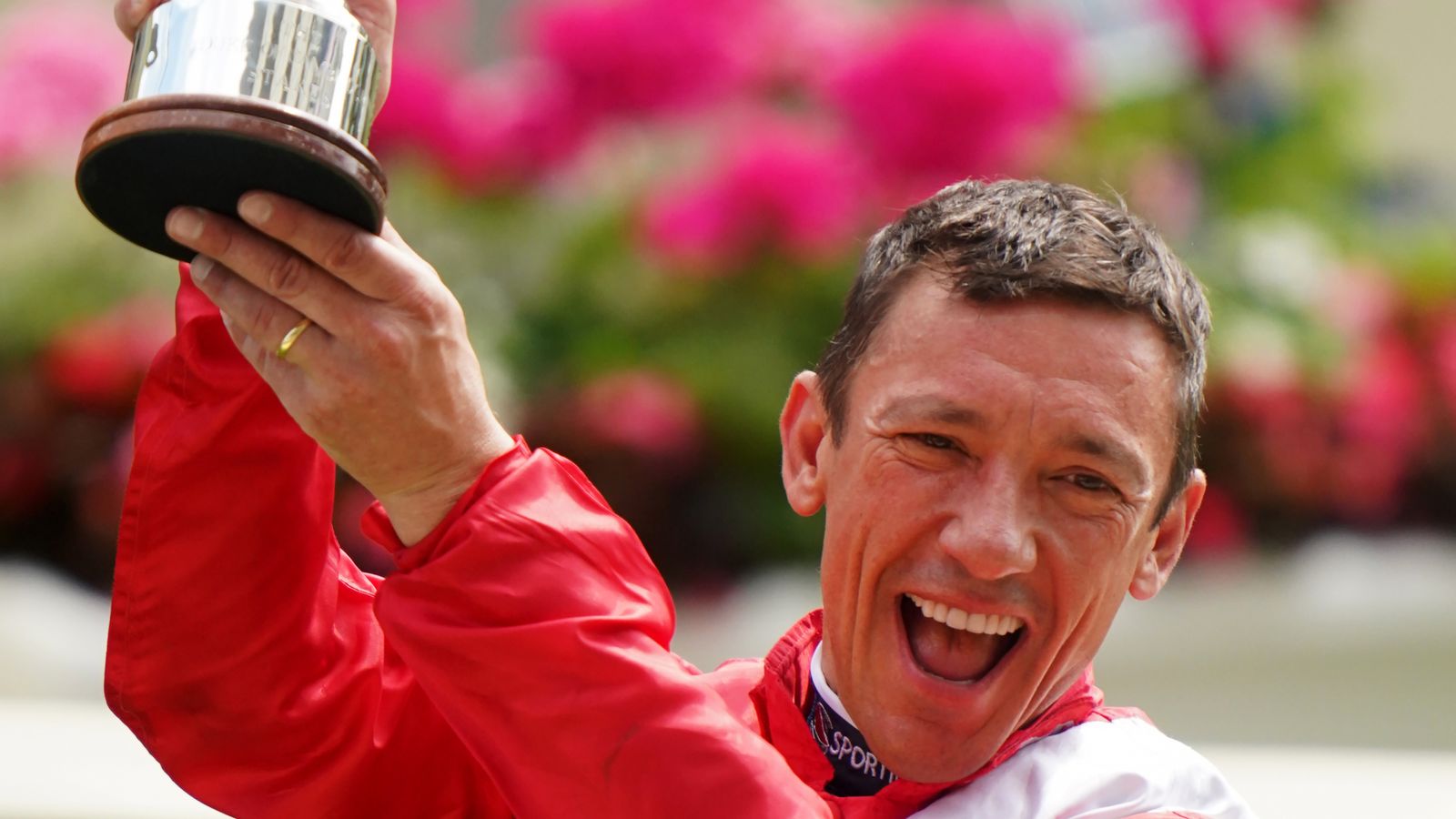 Frankie Dettori и его достижение. Frankie Dettori и его кубки.