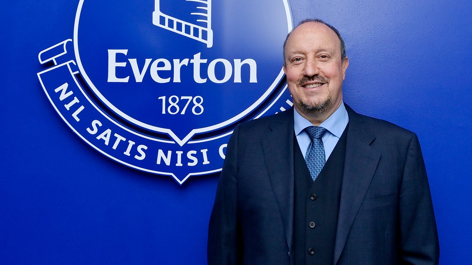 Rafael Benitez: Everton appoint former Liverpool boss as new manager on three-ye..