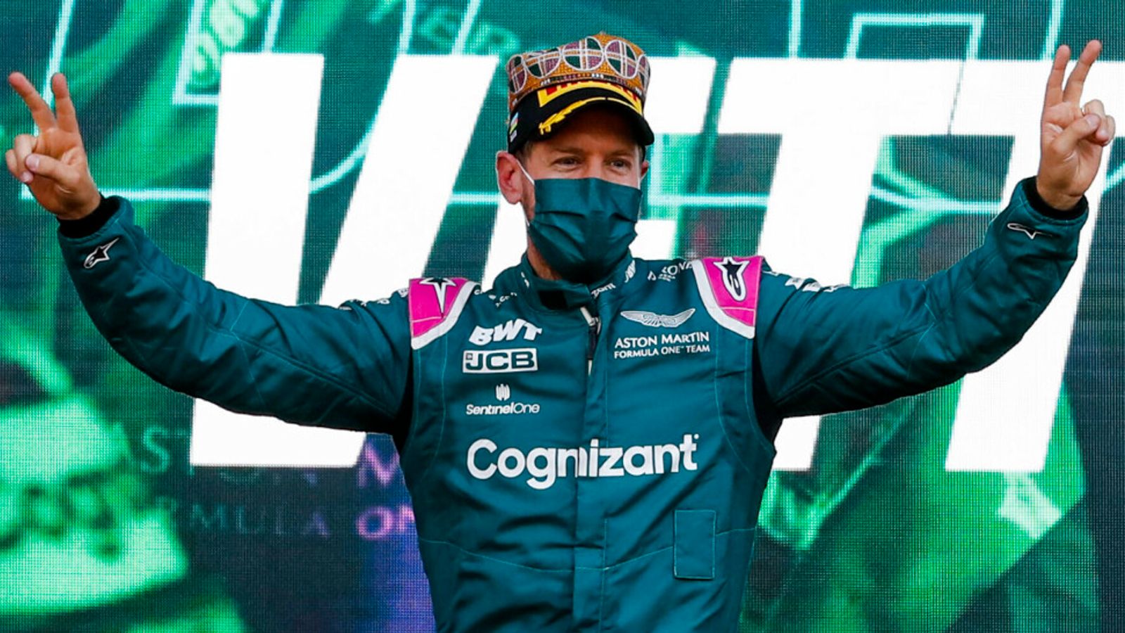 Großer Preis von Aserbaidschan: Sebastian Vettel freute sich über den ersten Aston Martin-Podiumsplatz nach der Aufregung des Baku-Anstiegs