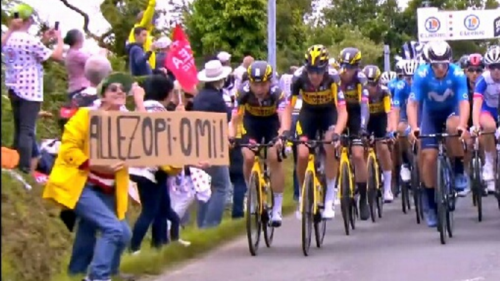 Tour de France: Police search for spectator who caused big crash after holding out sign | Cycling News
