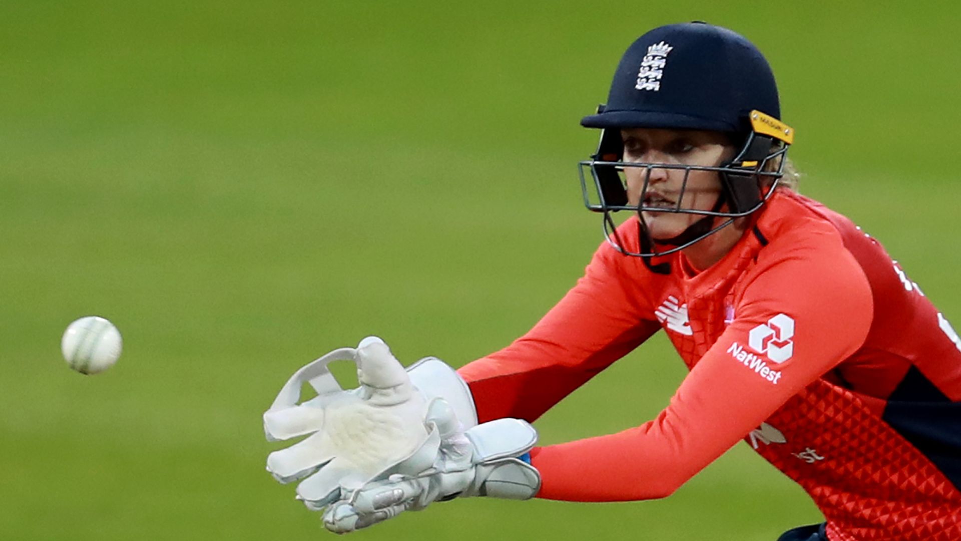 Taylor returns in thrilling win for Diamonds