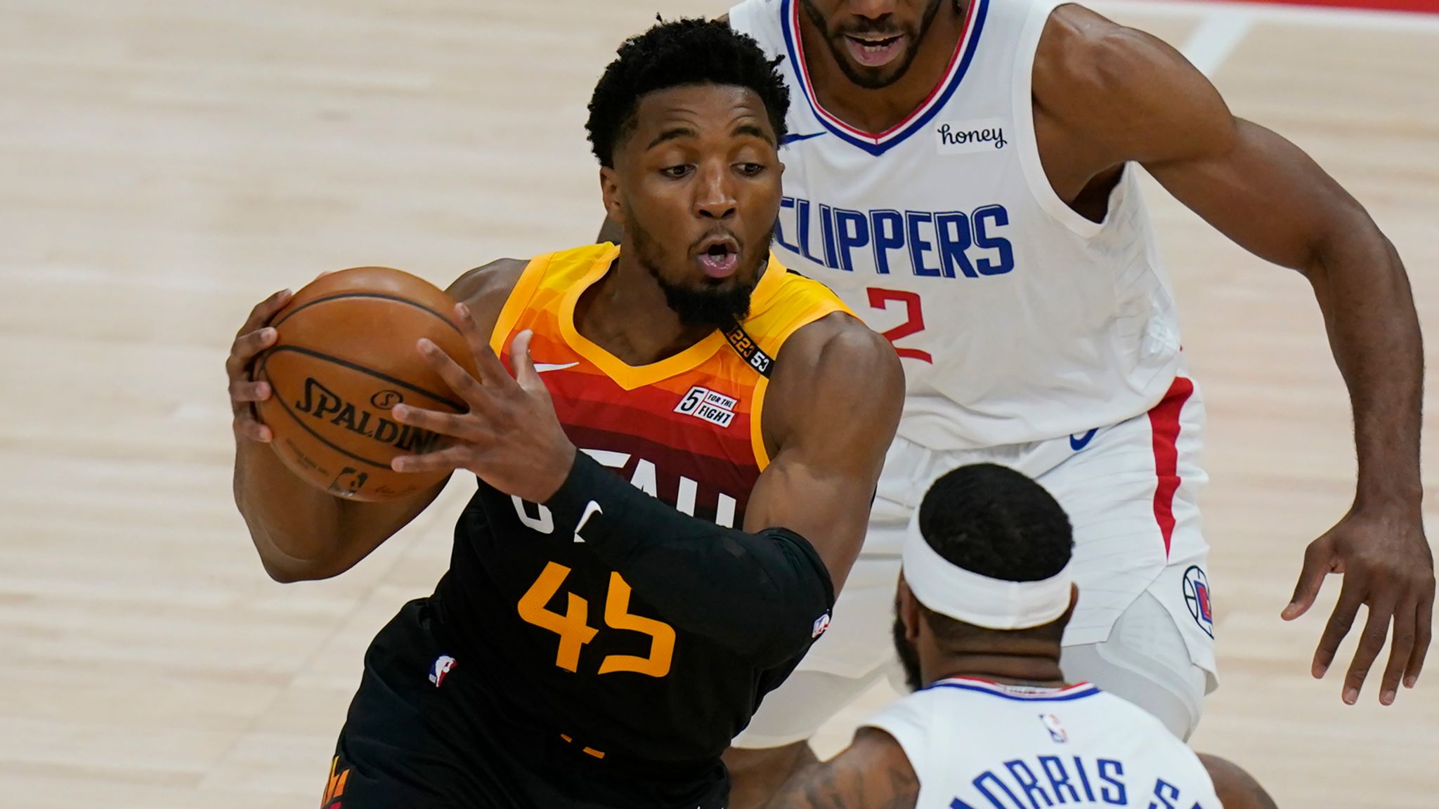 Paul George erupts for 34 points in return as Clippers rally past