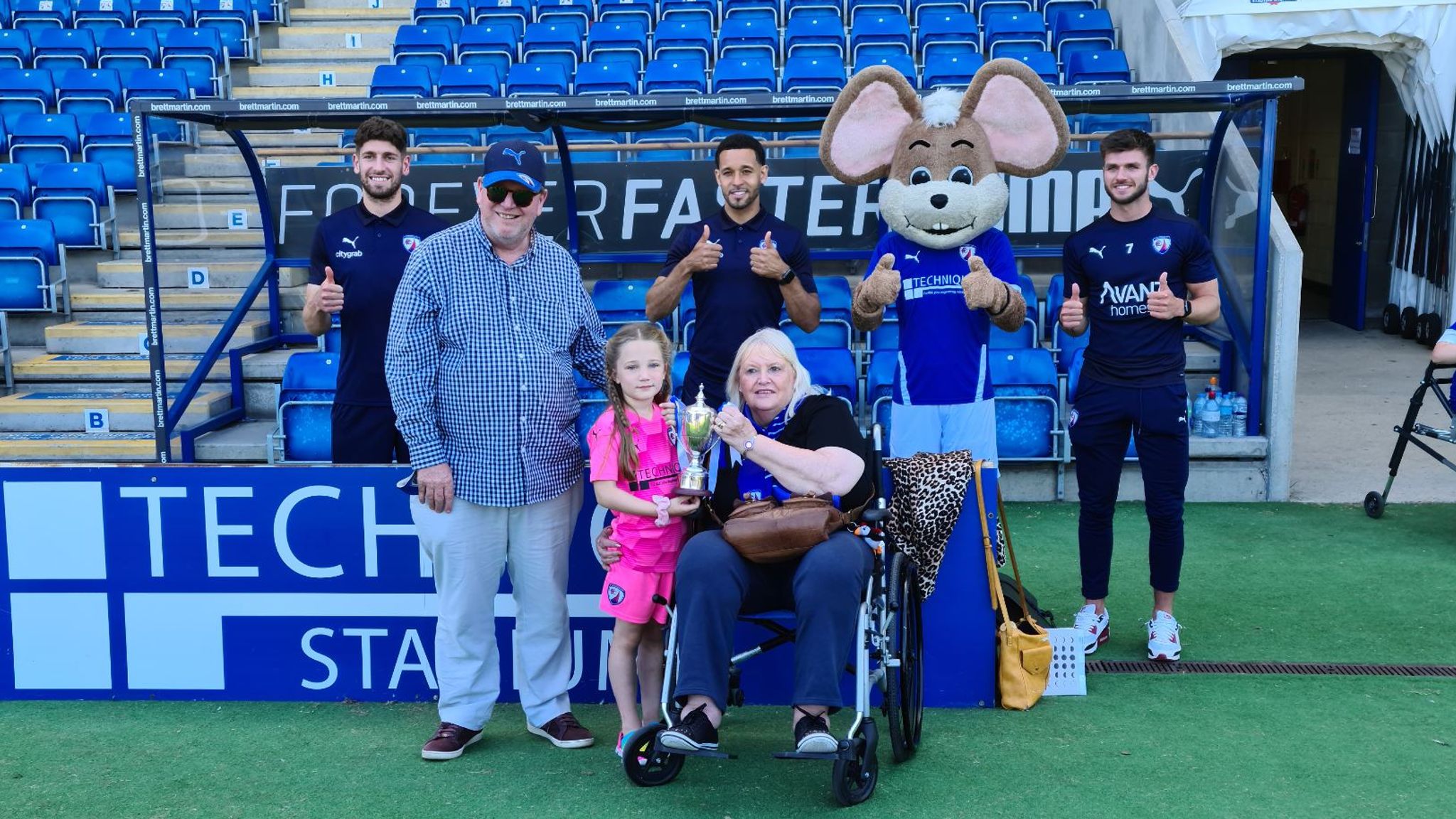 Chesterfield win Super League 8,000 people take part in