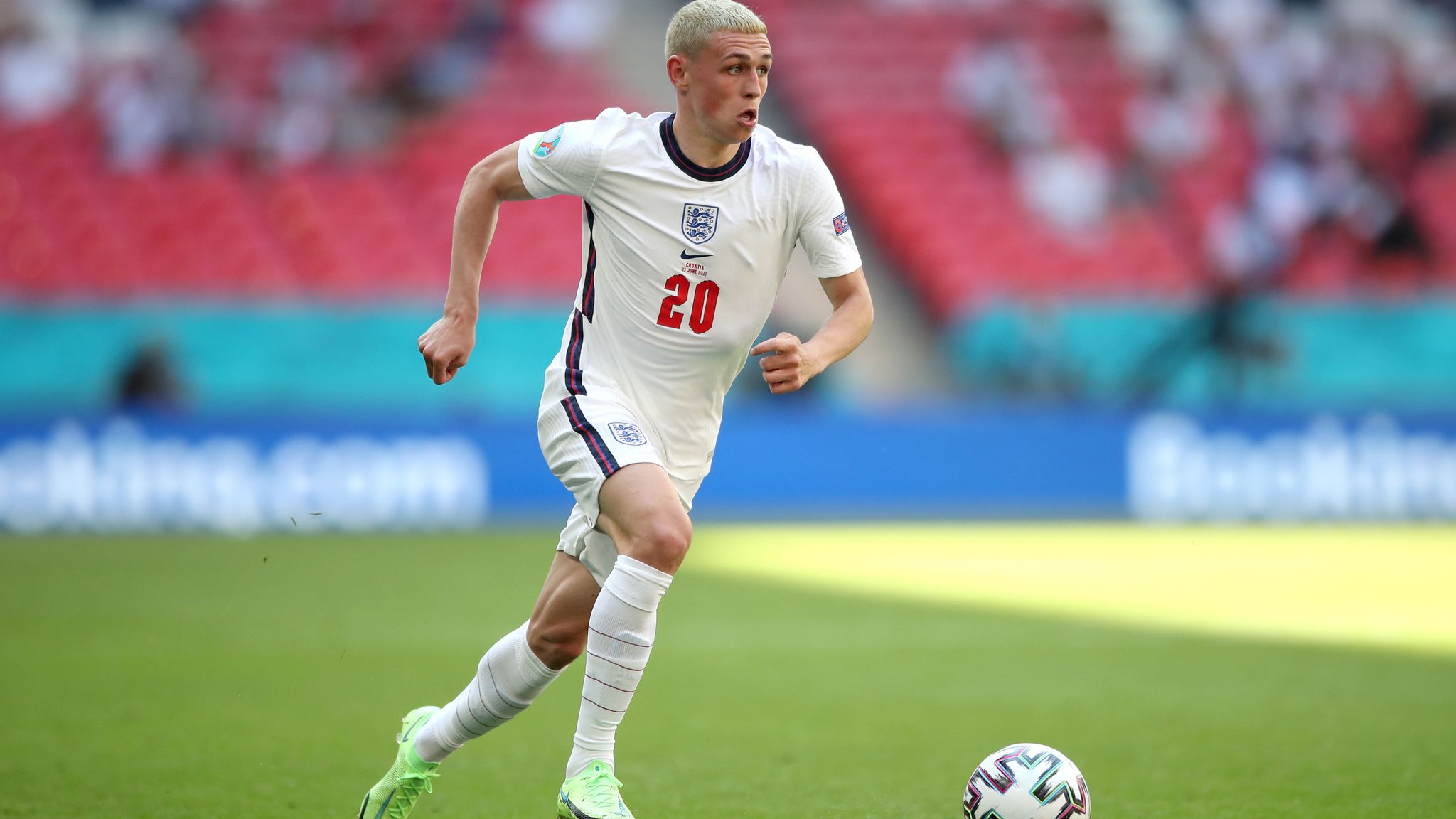 Player english. Фил Фоден евро 2021. Фоден Англия. Phil Foden blonde. Phil Cabrita.