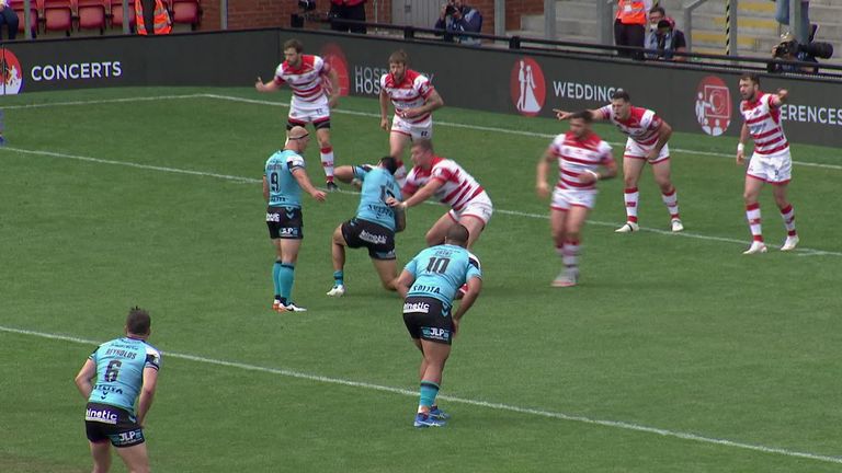 Highlights from the Super League clash between Leigh Centurions and Hull FC