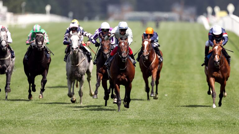 Palace Pier ridden and Frankie Dettori win the Queen Anne