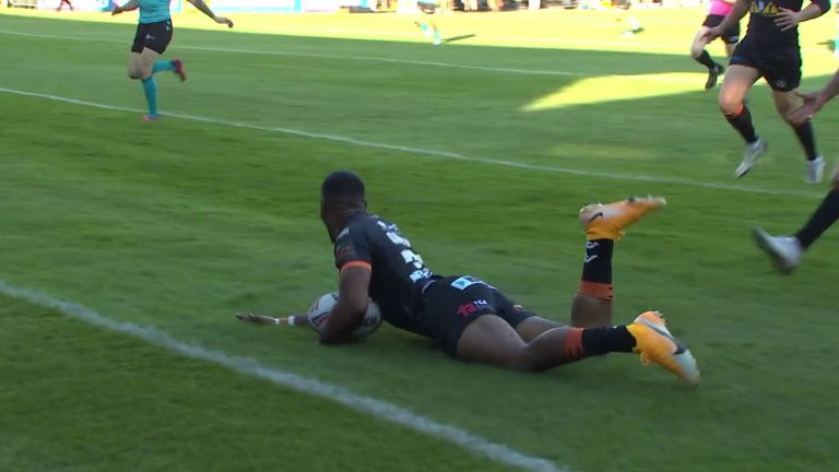 Jason Qareqare score an unbelievable try for Castleford Tigers with his first touch against Hull FC.