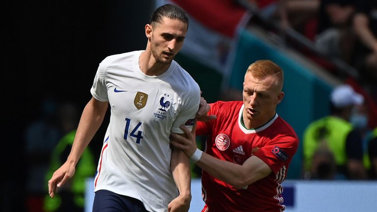 Le Français Adrien Rabiot est défié par le Hongrois Laszlo Kleinheisler