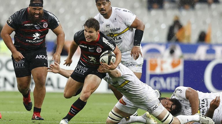 Antoine Dupont attacks for Toulouse