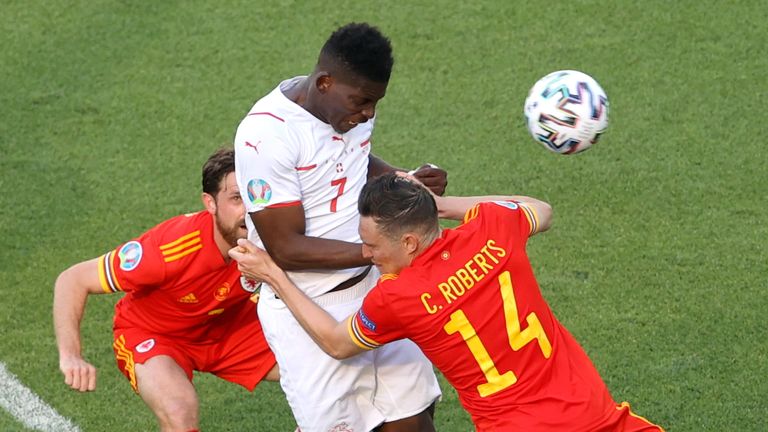 Breel Embolo mène la Suisse devant le Pays de Galles