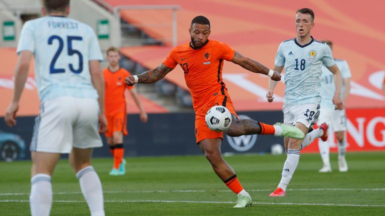 Netherlands' Memphis Depay, centre, scores his side's first goal during the international friendly soccer match between the Netherlands and Scotland at the Algarve stadium outside Faro, Portugal, Wednesday June 2, 2021. (AP Photo/Miguel Morenatti)