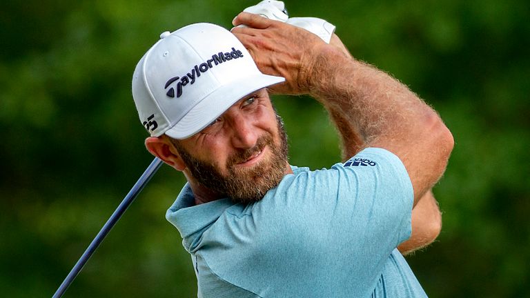 Dustin Johnson ahora está siete por detrás después de un decepcionante 73