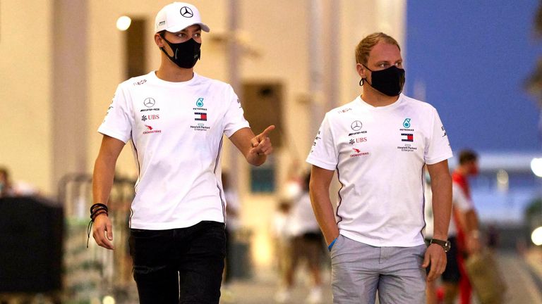 George Russell y Valtteri Bottas, compañeros de equipo en una carrera en ausencia de Hamilton el año pasado, son los aspirantes al segundo asiento de Mercedes en 2022.