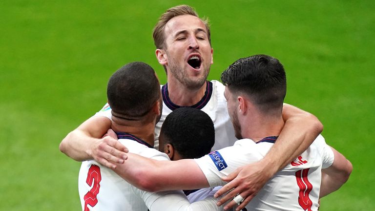 England celebrate Raheem Sterling&#39;s goal against Czech Republic