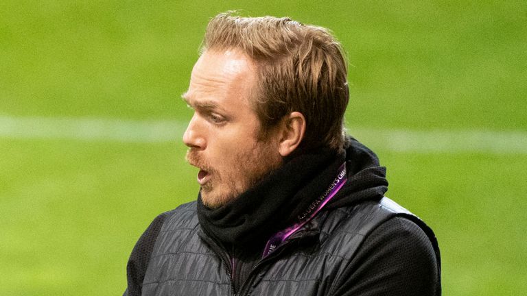 24 March 2021, Bavaria, Munich: Football, Women: Champions League, FC Bayern Munich - FC Rosengard, knockout round, quarterfinals, first leg at FC Bayern Campus. Coach Jonas Eidevall of Rosengard gestures on the sidelines. Photo by: Matthias Balk/picture-alliance/dpa/AP Images