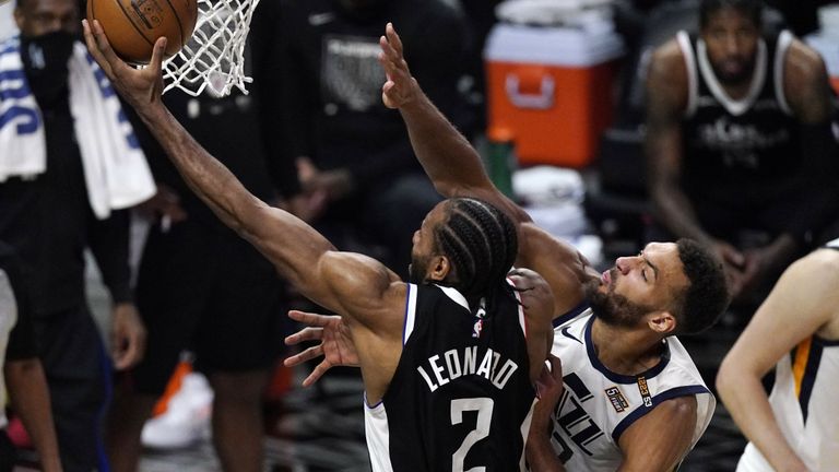 Clippers & # 39;  La volcada de la noche es para Kawhi Leonard, quien realiza una volcada enorme contra Utah Jazz.