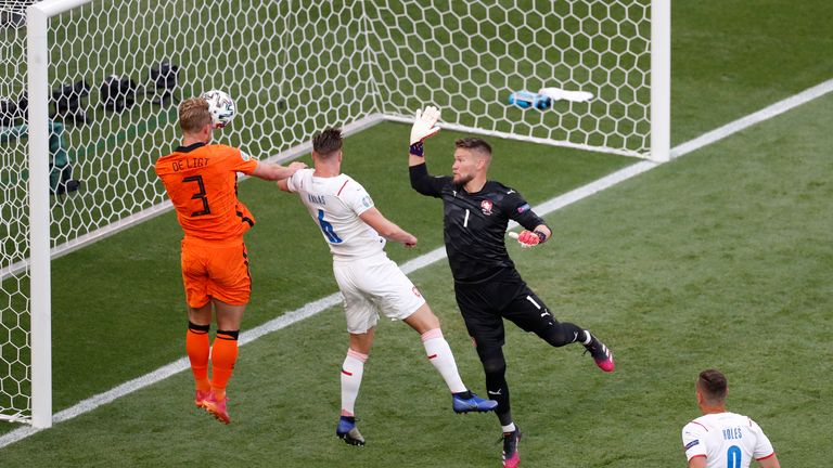 Matthijs de Ligt goes close for the Dutch