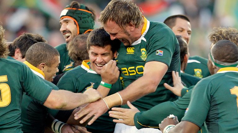 South Africa's Morne Steyn, center, reacts with follow team members after kicking the winning penalty goal during their international rugby union match against the British Lions at Loftus Versfeld stadium, Pretoria, South Africa, Saturday, June 27, 2009. (AP Photo/Paul Thomas)
