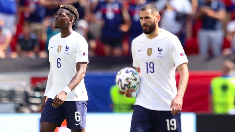 Paul Pogba et Karim Benzema réagissent après le but de la Hongrie