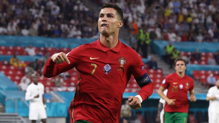 Cristiano Ronaldo célèbre contre la France