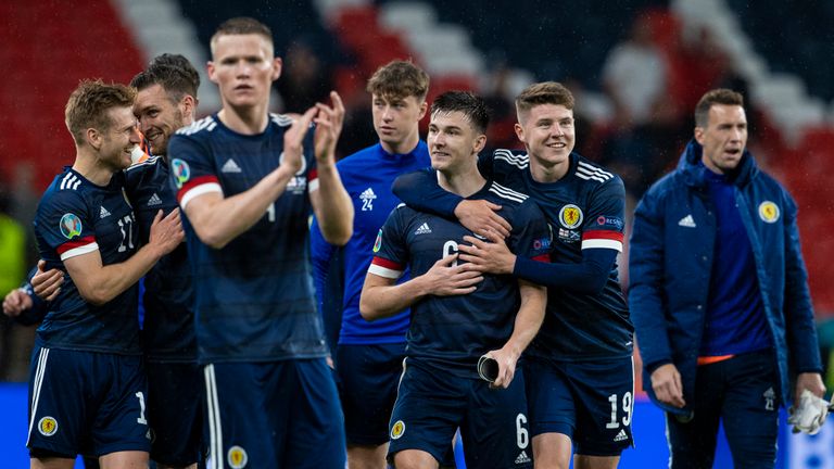 SNS - Scotland players applaud fans at Wembley