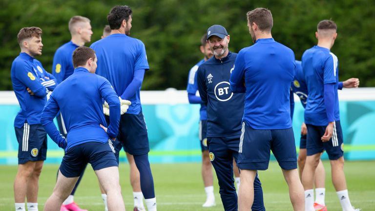 SNS - Steve Clarke oversees a Scotland training session 