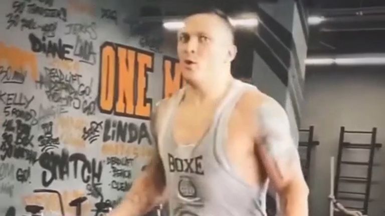 Oleksandr Usyk sends a message to AJ