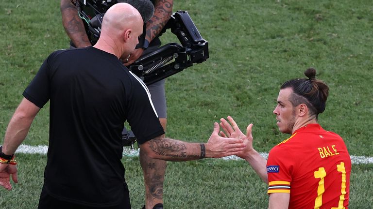 Rob Page ve Gareth Bale, Galler'in Euro 2020'de son 16 turunda yer almasının ardından