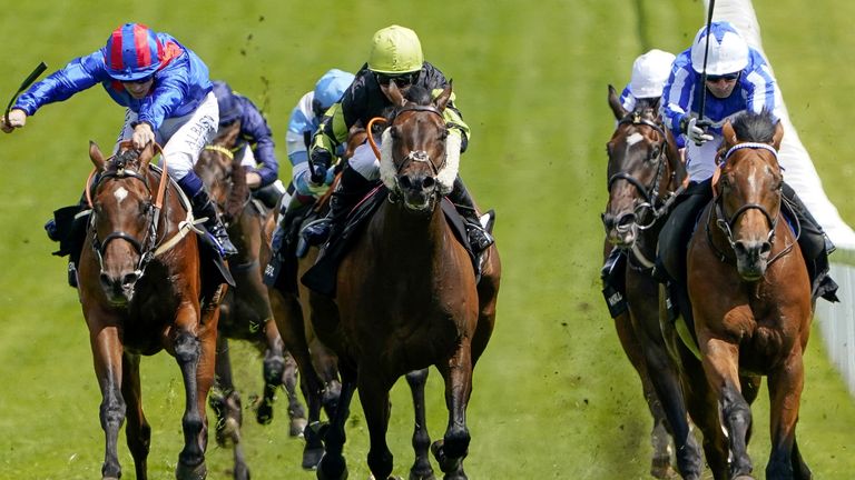 Solent Gateway (centre) wins at Epsom