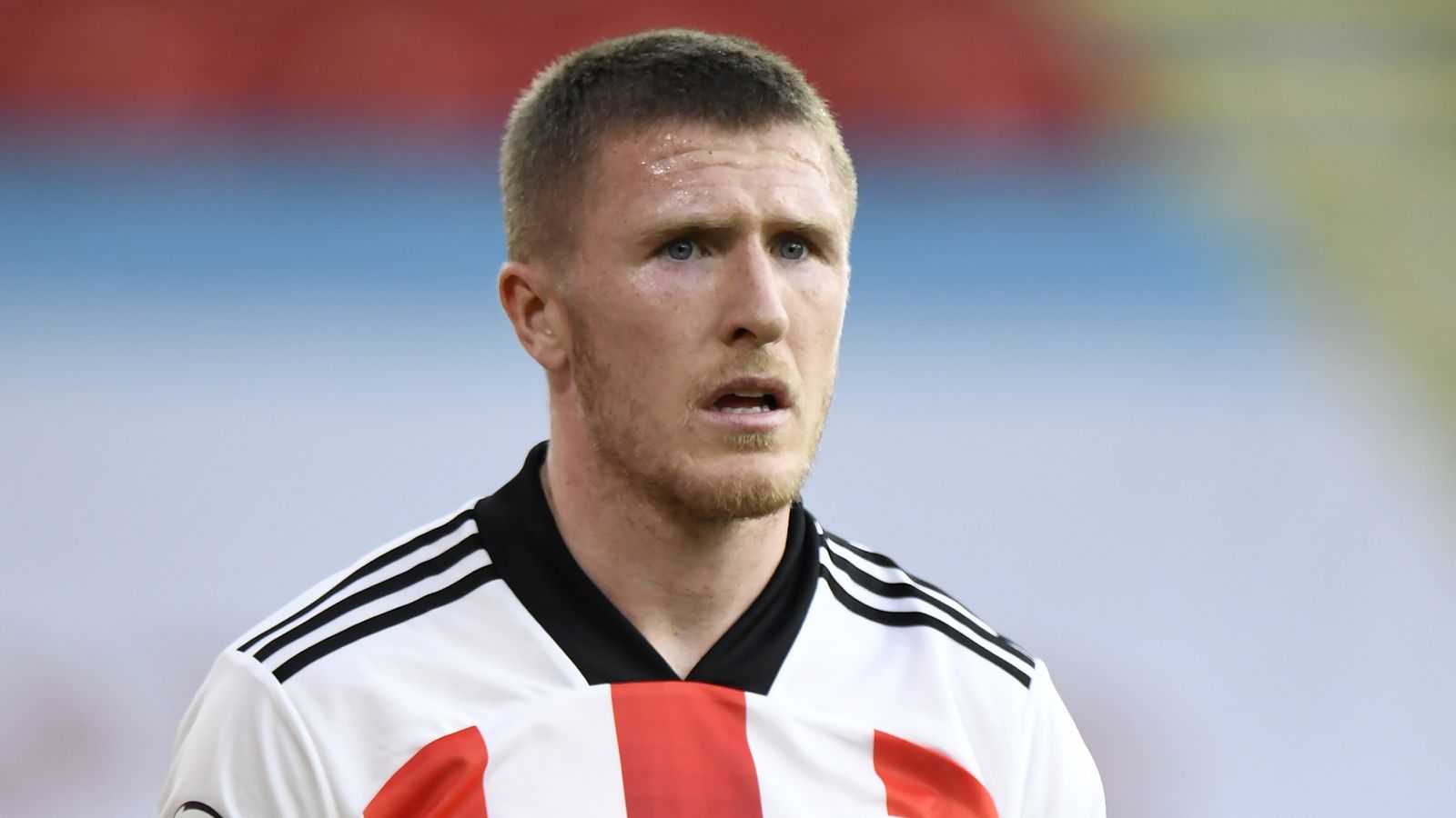 Rangers sign John Lundstram on three-year deal after Sheffield United contract e..